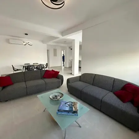Sykia Upper Floor 2-br * Paphos